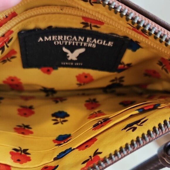 AE Elegant Brown Leather Wristlet - Picture 3 of 3